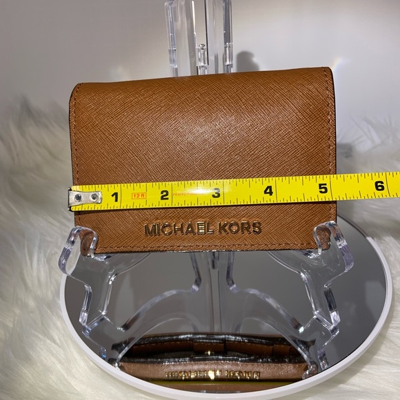 Michael Kors Authentic Pebbled Compact Wallet NWOT - Picture 9 of 10